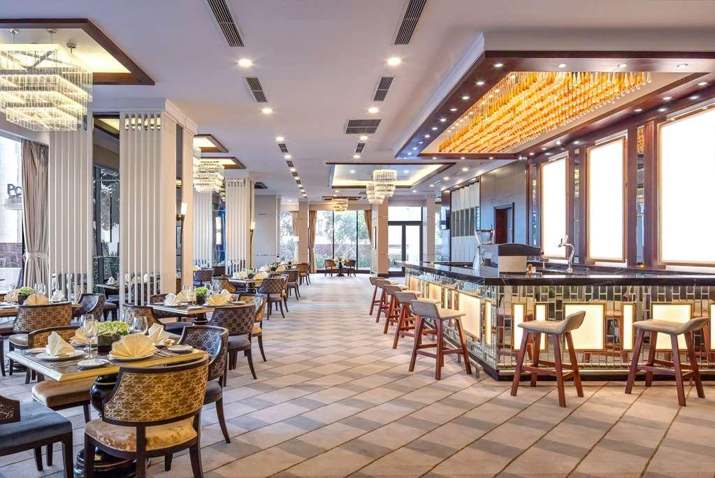 Melia Vinpearl Nha Trang Empire Hotel Restaurant foto